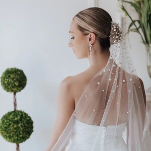 Bridal Veil with Cascading Pearls